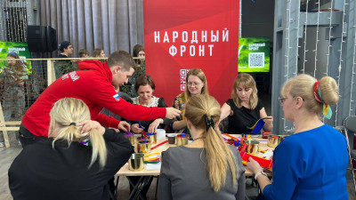 Народный фронт вместе с петербуржцами изготовил тысячу окопных свечей для бойцов СВО