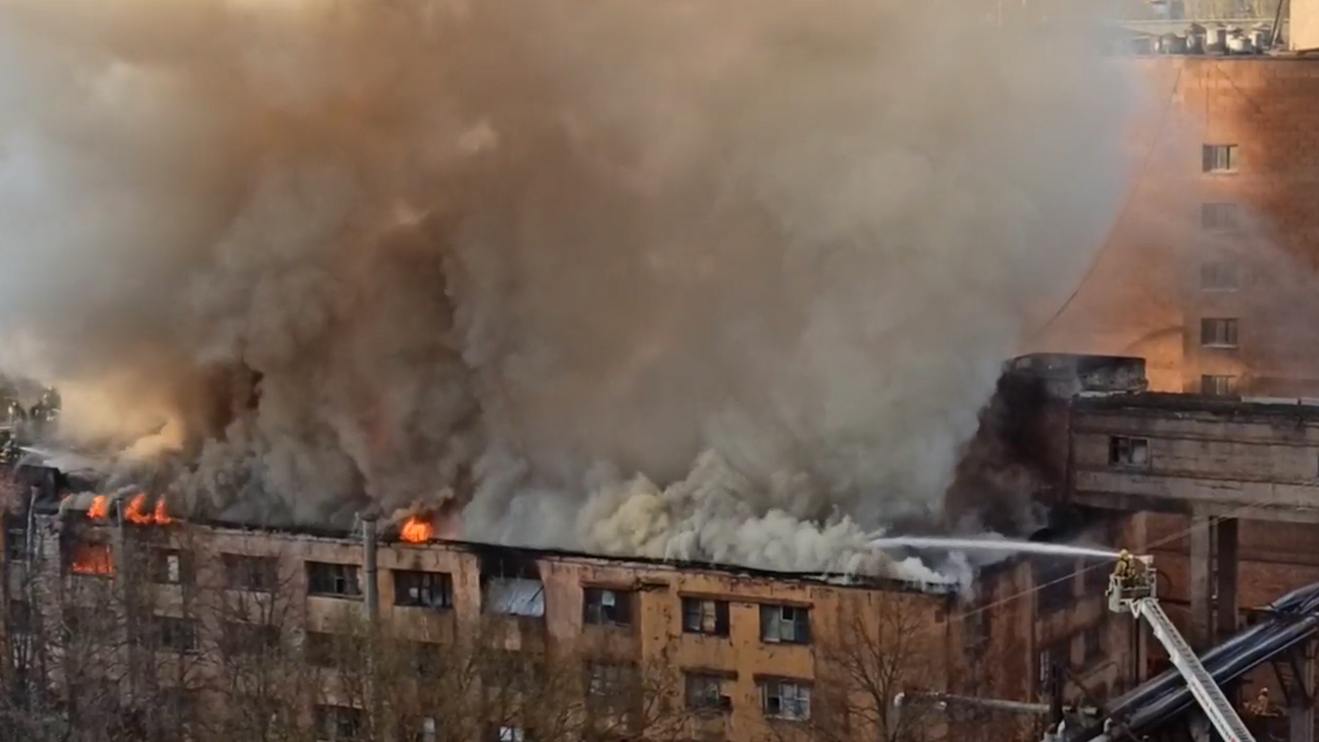 Чей склад сгорел в питере