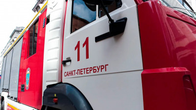 11 человек спасли из горящего дома в Волхове