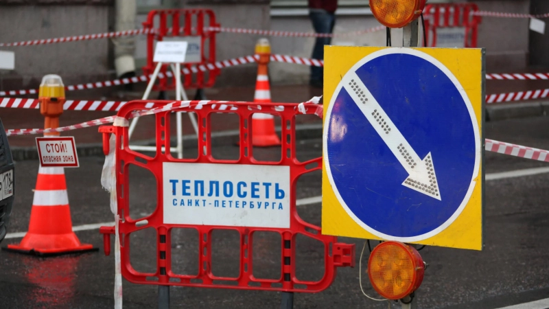 На Потёмкинской улице утром в понедельник прорвало трубу - tvspb.ru