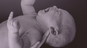 «Чудо рождения глазами фотографа» &#8212; выставка фоторабот, посвящённых таинству появления детей на свет, открылась в Петербурге