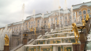 Царство фонтанов и цветов. Петергоф готовится к началу летнего сезона