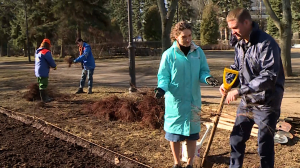 В Петербурге продолжается весенняя уборка.