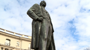 Сезон весеннего душа для памятников