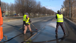 Встал поутру — приведи в порядок свою планету: как проходит уборка петербургских улиц после зимы