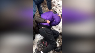 Трое подростков избили студента ради шапки за 12 тысяч рублей