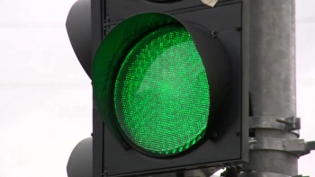В Петербурге отмыли 30 тысяч светофоров к 9 Мая