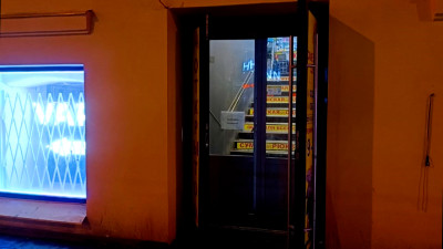 Пьяный петербуржец забрался в магазин одежды на Васильевском острове