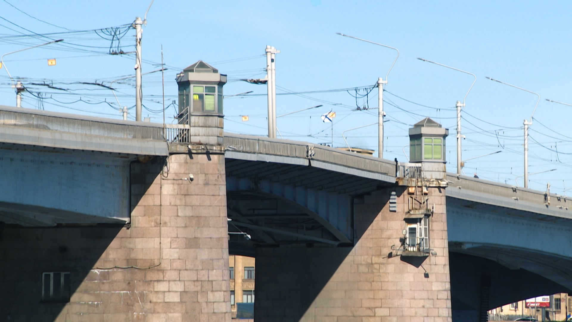 Самый-самый в Петербурге. Самый длинный, самый высокий из разводных и самый первый вантовый  –  мост Александра Невского
