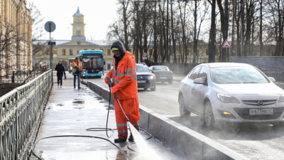 30 тысяч кубометров воды использовали на уборку Петербурга в дни майских праздников