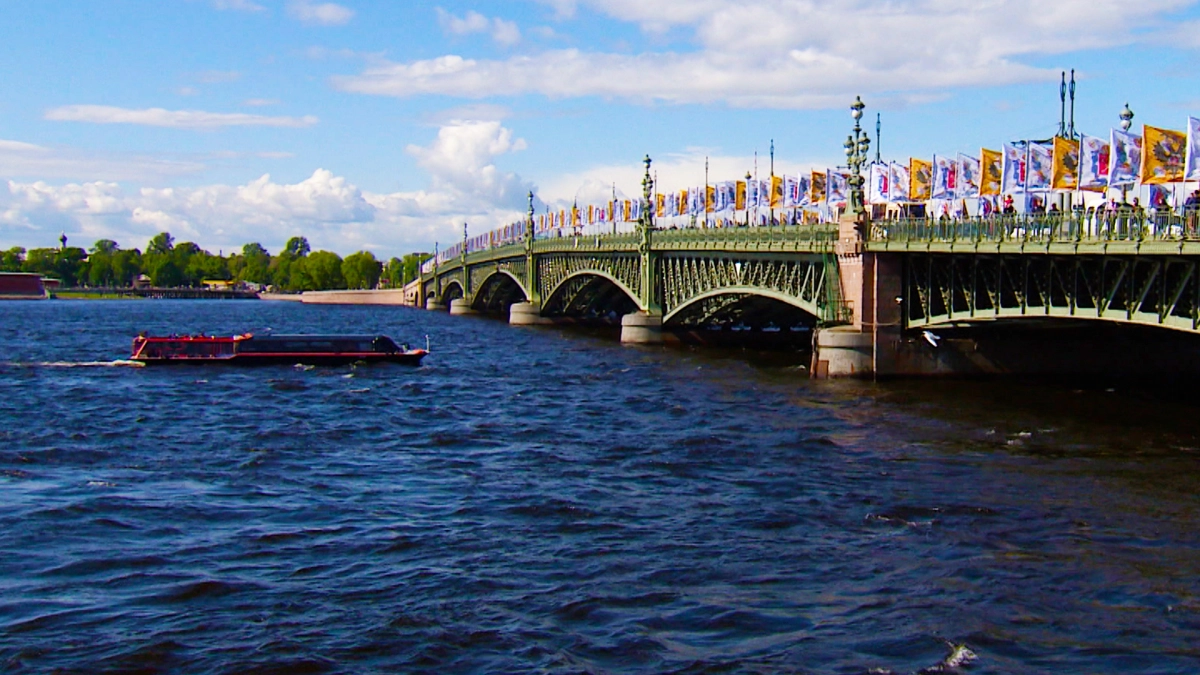 Из-за «Алых парусов» с 18 по 24 июня частично перекроют движение по Троицкому мосту - tvspb.ru
