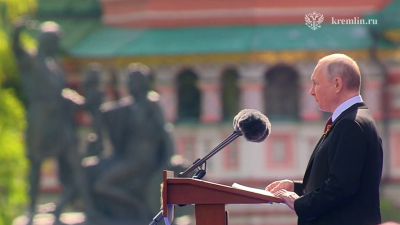 Путин с трибуны на Красной площади поздравил россиян с 78-й годовщиной Победы
