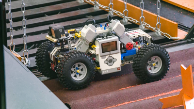 В Малоохтинском колледже открылся третий Кубок губернатора по робототехнике
