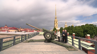Полуденный выстрел Петропавловской крепости посвятили Дню города