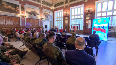 На Витебском вокзале контрактников торжественно проводили к местам боевого слаживания