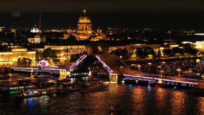 Более 200 концертов, фестивалей и выставок ждут петербуржцев к 320-летию города
