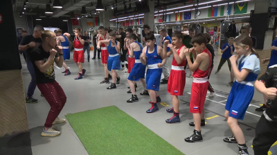 В Петербурге боксеры-профи провели мастер-класс для юных спортсменов из ЛНР