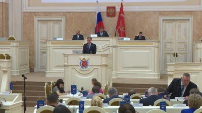 В Мариинском дворце депутаты выбрали новых почётных граждан Петербурга