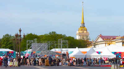 Сегодня на Дворцовой площади откроют Книжный салон