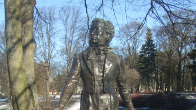 В столице Латвии памятник Пушкину увезли «с глаз долой» из парка на склад
