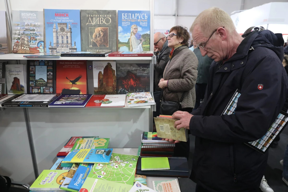 На Книжном салоне петербуржцы смогут написать свой рассказ с помощью ИИ - tvspb.ru