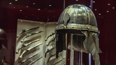 Редкие шлемы из императорской коллекции показали в Царском Селе