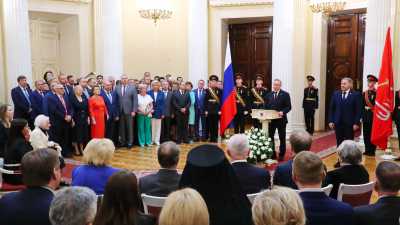 В Мариинском дворце в День города вручили знаки отличия почетным гражданам Петербурга