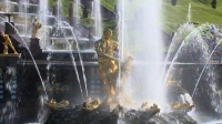 В Петергофе официально открыли сезон фонтанов