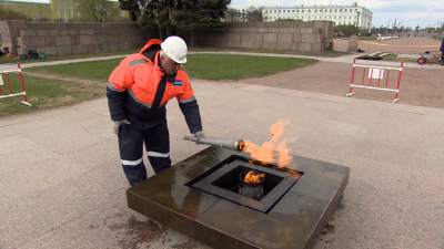 Газовики Петербурга приступили к проверке всех мемориалов Вечного огня