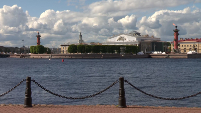 Зажженные Ростральные колонны и выстрел пушки с Нарышкина бастиона: как Петербург празднует свое 320-летие