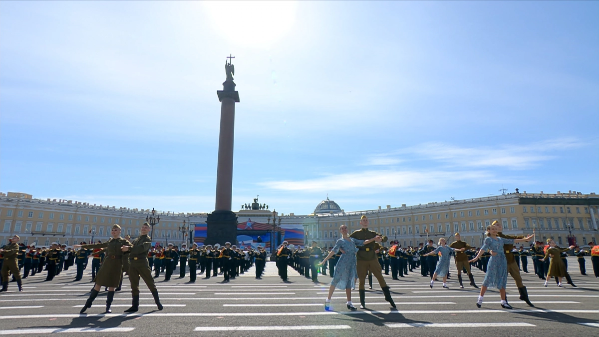 Петербург стал главным туристическим направлением на День Победы - tvspb.ru