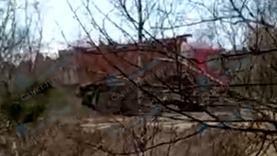 Жители Ленинского рассказали, что на берег реки Сестры сваливают тонны строительного мусора