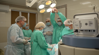 Врачи Мариинской больницы провели уникальную операцию беременной петербурженке