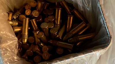 На Дунайском в квартире умершего пенсионера нашли арсенал оружия