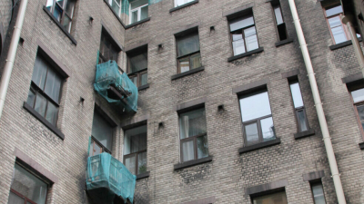 В Петербурге решили восстановить исторические кованые балконы дома на Марата