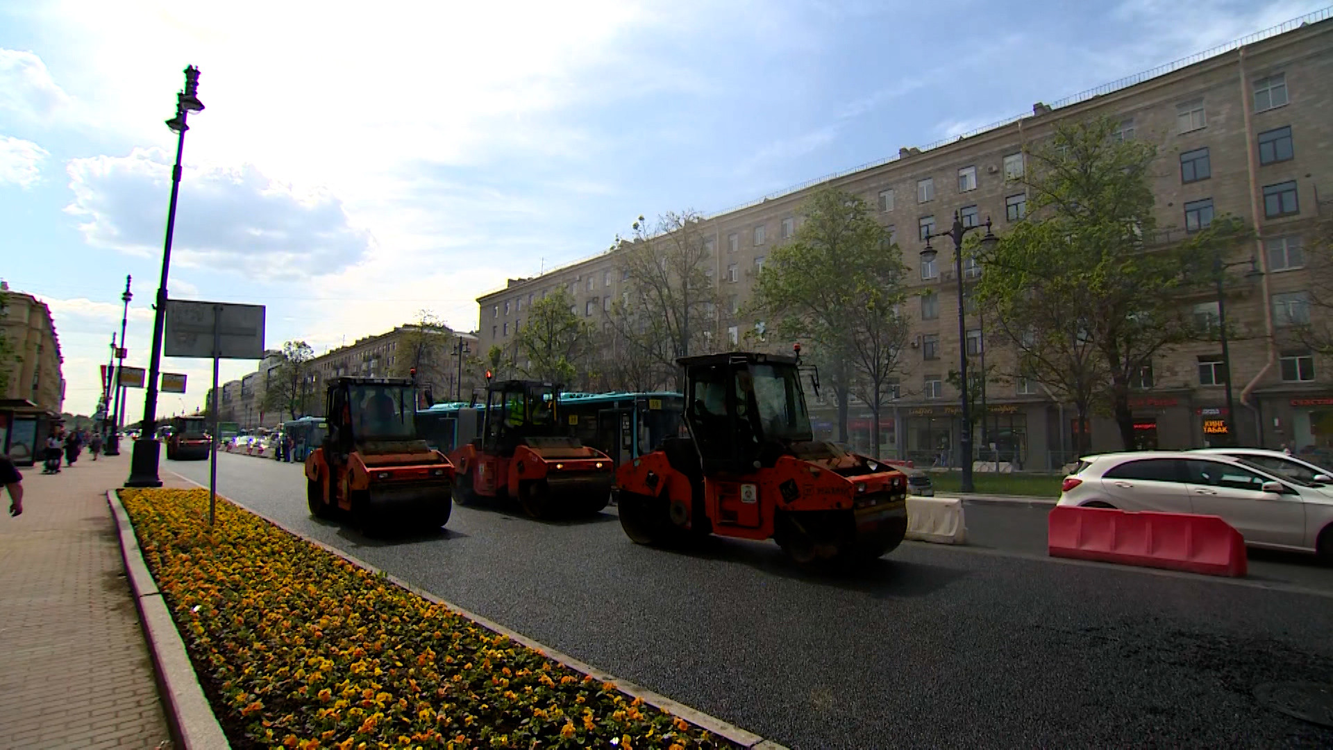 Что даст особая технология укладки асфальта на Московском и Витебском  проспектах | Телеканал Санкт-Петербург