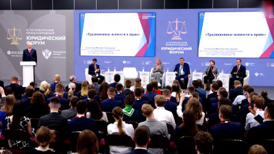 Александр Бастрыкин выступил на XIII Международном молодёжном юридическом форуме в Петербурге