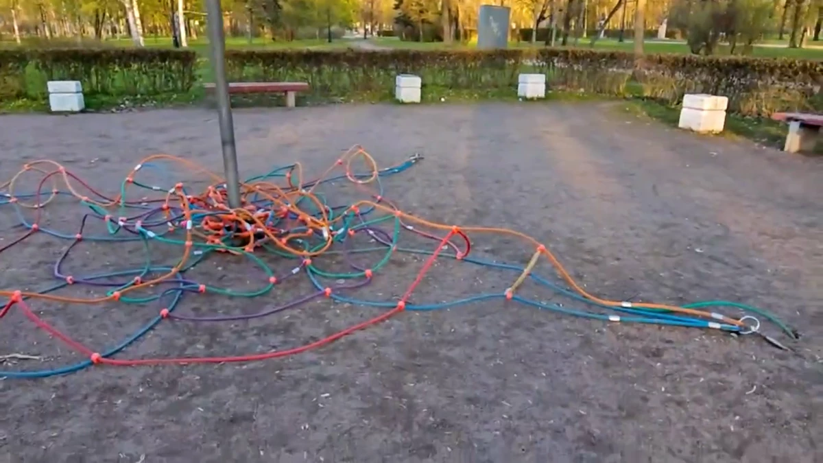 Следователи начали проверку по факту травмирования детей на «паутинке» в парке Победы - tvspb.ru