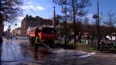 В Петербурге после зимы отмыли более 50 миллионов «квадратов» дорог и тротуаров