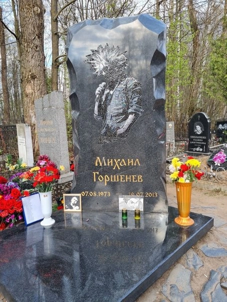 В Петербурге завели дело о надругательстве над могилой Михаила Горшенева - tvspb.ru
