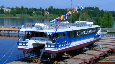 На СНСЗ спустили на воду скоростной пассажирский катамаран «Форт Пётр Первый»