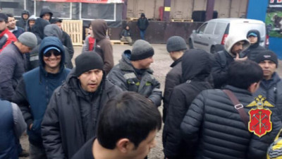 На петербургских овощебазах нашли 58 мигрантов-нарушителей