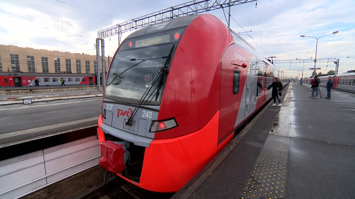 Между Петербургом и Ораниенбаумом запустили тактовое движение поездов в часы пик - tvspb.ru