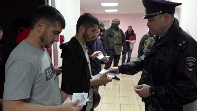Полиция оштрафовала 20 мигрантов за нарушение миграционного режима в Приморском районе