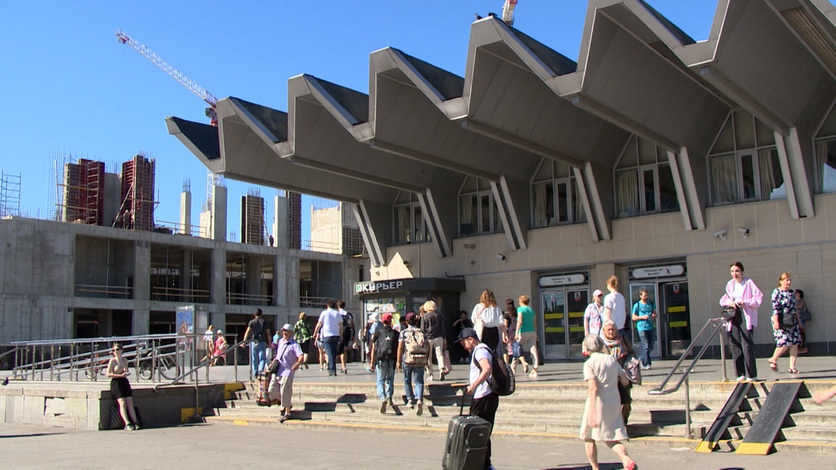 Метро пионерская открыли