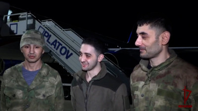 Видео: троих росгвардейцев освободили из восьмимесячного украинского плена