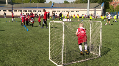 На стадионе «Кировец» провели «Урок футбола» для 500 юных петербуржцев