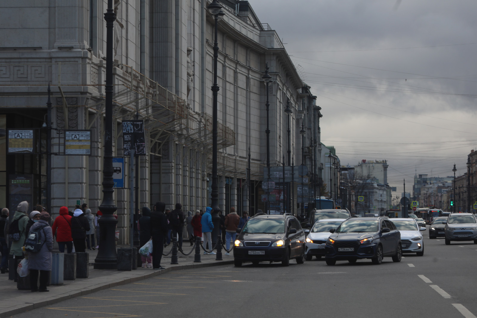 Звонившие из Европы угрожали взорвать «Галерею» в центре Петербурга