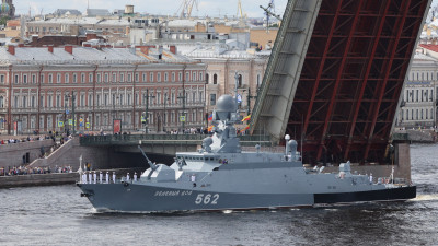 Петербург может принять Главный военно-морской парад в конце июля