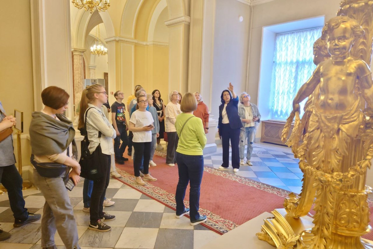 Более 230 человек посетили Мариинский дворец в «Ночь музеев» - tvspb.ru